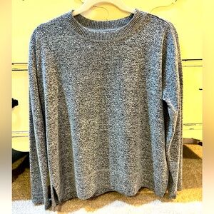 Lucky Brand Heather Gray Long Sleeve Super Soft Top. Size S/P